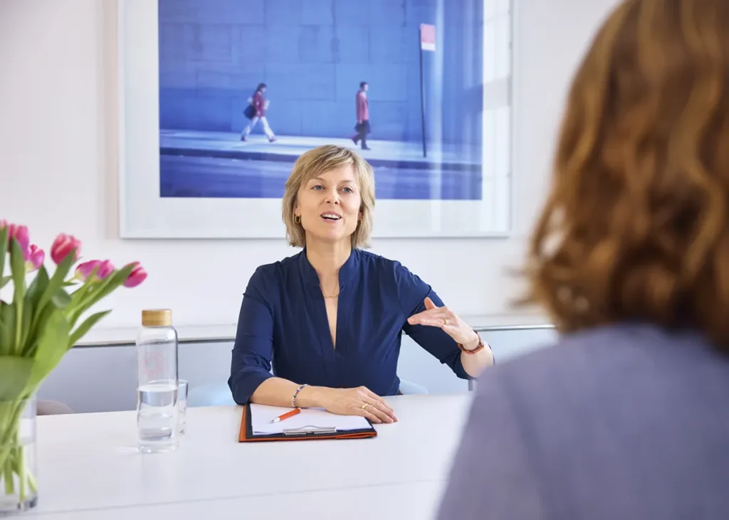 Nicole Zätzsch im Gespräch mit einer Kundin